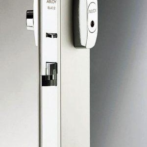 Serrure pour groupes d'entrée en aluminium