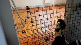 Nivellement du sol avec du mortier de béton