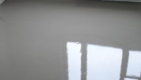 L'épaisseur du plancher d'eau chaude