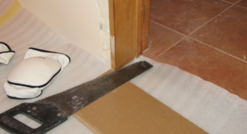 il est préférable d'installer les portes après