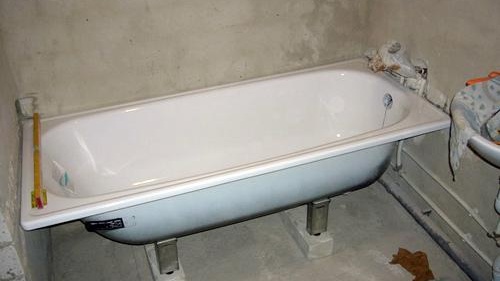 Robinetterie de bain en acier