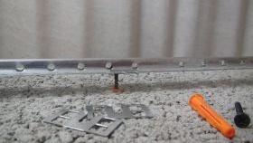 Balises pour chape ciment