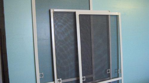 Moustiquaire pour fenêtres PVC