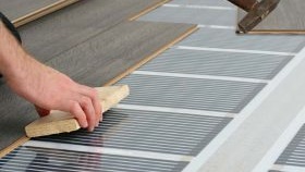 Installation d'un plancher chauffant infrarouge