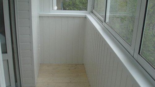 Décoration murale sur le balcon