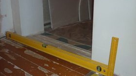 Nivellement du sous-plancher dans l'appartement