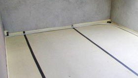 Chape de sol dans un nouveau bâtiment