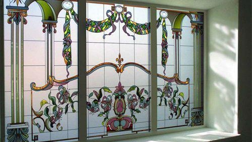 Fenêtres en plastique, portes en vitrail,
