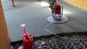 La composition de la solution pour le chauffage au sol de l'eau de la chape