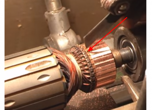 Rainurage à la main