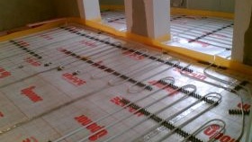 Étapes d'installation d'un plancher d'eau chaude