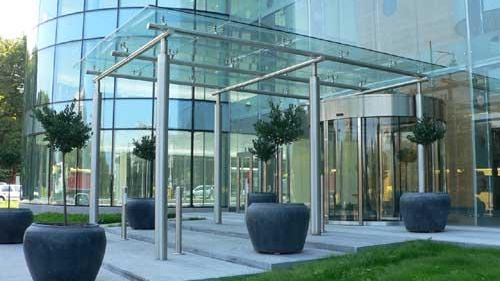 Système de vitrage de façade post-imposte