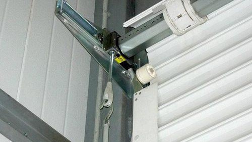 Pose de volets roulants sur les fenêtres