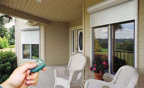 Volets roulants anti-vandalisme pour chalets d'été