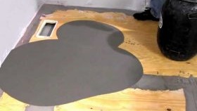 niveler le sol avec un composé autonivelant