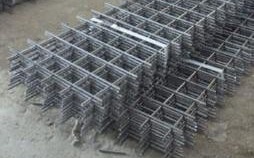 L'épaisseur du plancher d'eau chaude