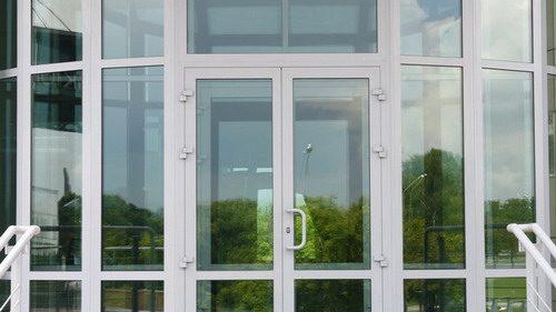 Groupes d'entrée en verre