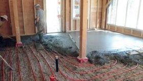 L'épaisseur du plancher d'eau chaude