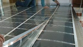 Installation d'un plancher infrarouge sous un stratifié