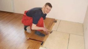 Pose de contreplaqué sous stratifié