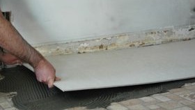 Nivellement du sol pour le stratifié