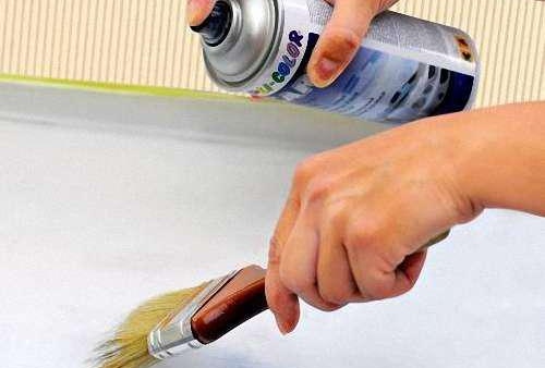 Comment peindre un rebord de fenêtre en plastique