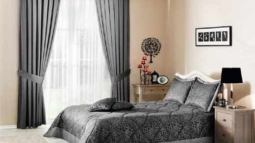 Rideaux gris pour la chambre