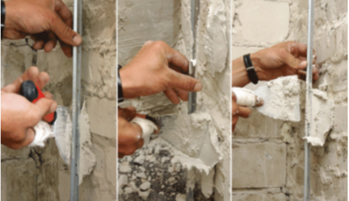 Plâtrer le mur le long des balises de guidage