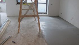 Nivellement du sous-plancher dans l'appartement