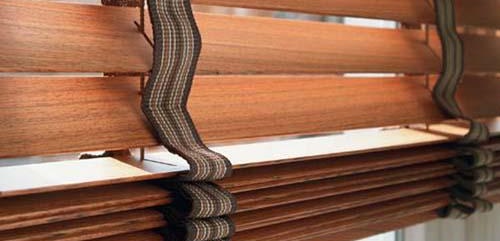 Stores en bois pour fenêtres