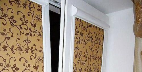 Stores à cassettes pour fenêtres en plastique