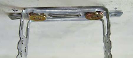 Fixation par goujon à coin à la suspension