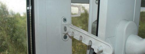 Le mécanisme de micro-ventilation des fenêtres en plastique.