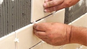 Pose de carrelage dans la salle de bain