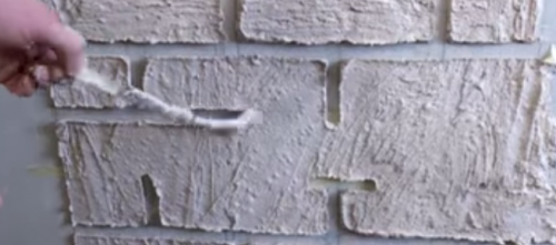 Retirer le ruban adhésif du mur