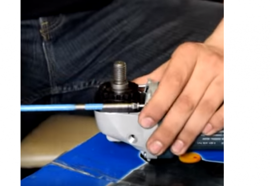 déconnecter la boîte de vitesses du carter du stator