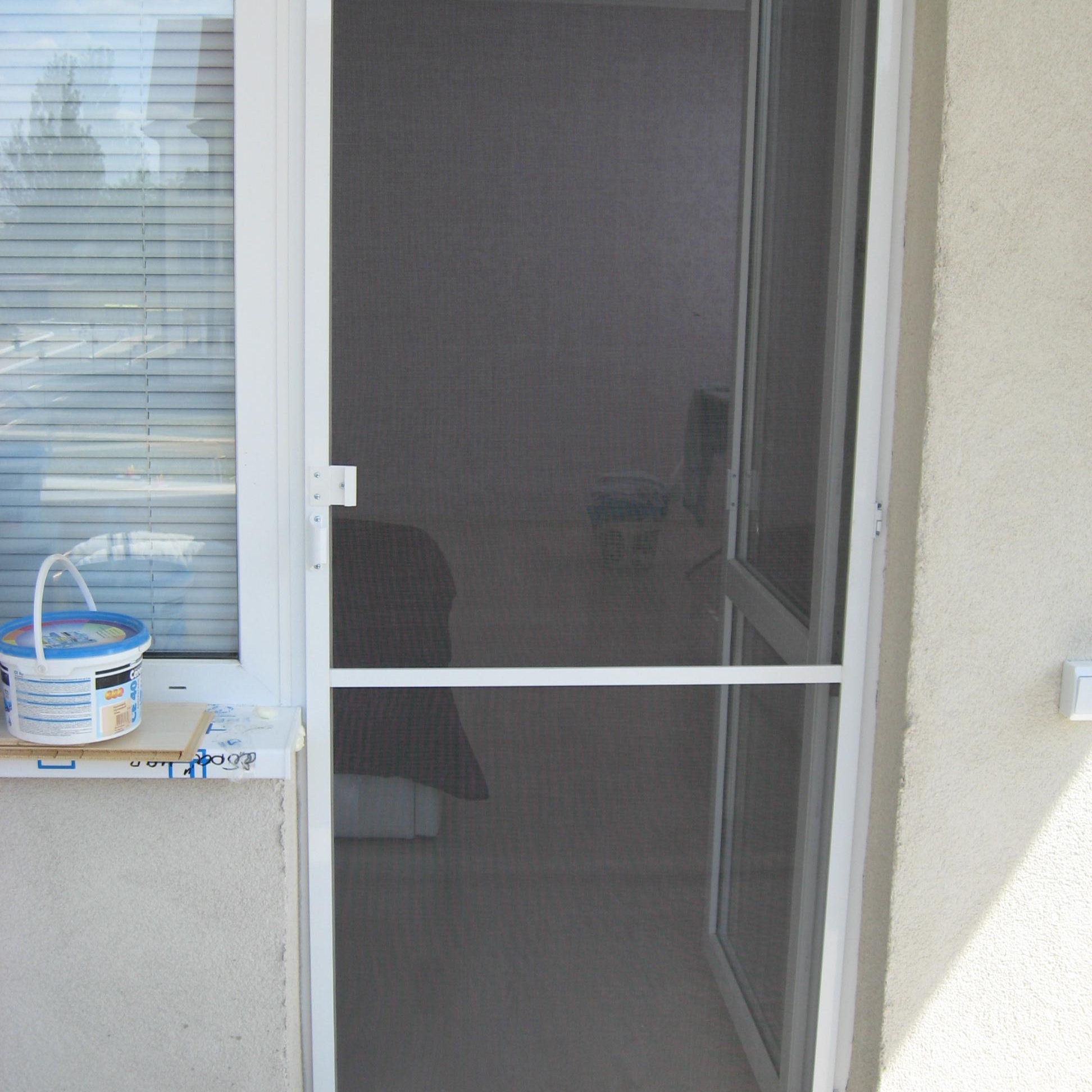 Installer une moustiquaire sur une porte