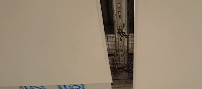 Raccordement de la bande LED au secteur Raccordement de la bande LED au secteur