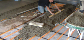 Fibre dans une chape semi-sèche