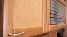 utiliser des carreaux de céramique ou du rotin