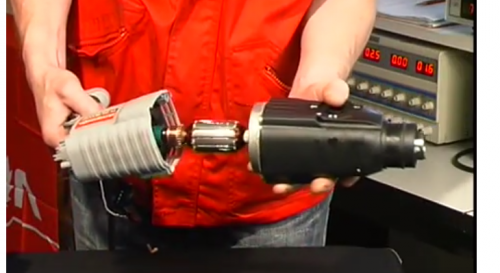 Assemblage des corps du perforateur Interskol P-26/800ER