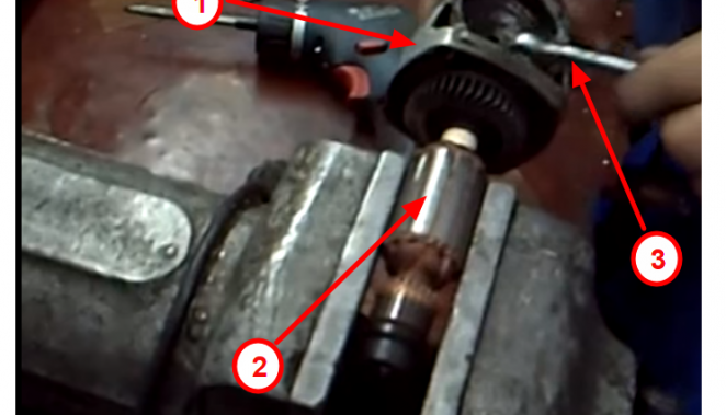 Dévisser l'écrou de fixation du pignon d'entraînement