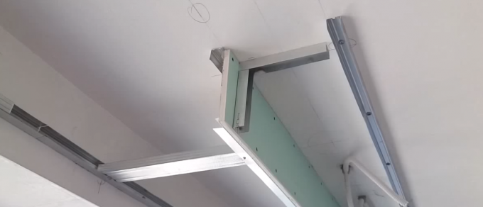 Rack de l'autre côté de la niche Rack de l'autre côté de la niche