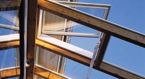 Moteurs pour l'ouverture automatique de grandes fenêtres