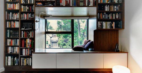 Armoire autour de la fenêtre