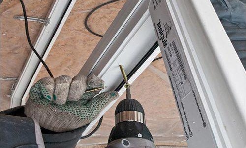 Installation de portes en plastique