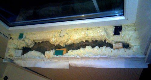 Démontage du rebord de fenêtre en plastique