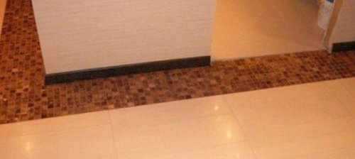 pose de carreaux de mosaïque