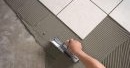 Mélanges faits maison et prêts à l'emploi pour la pose de carreaux au sol