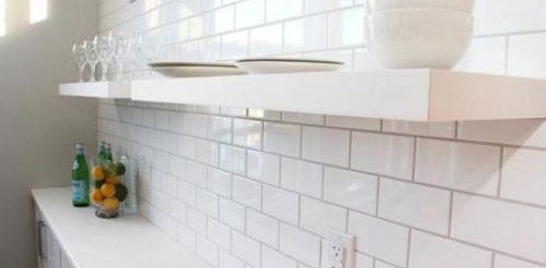 carrelage brillant dans la cuisine